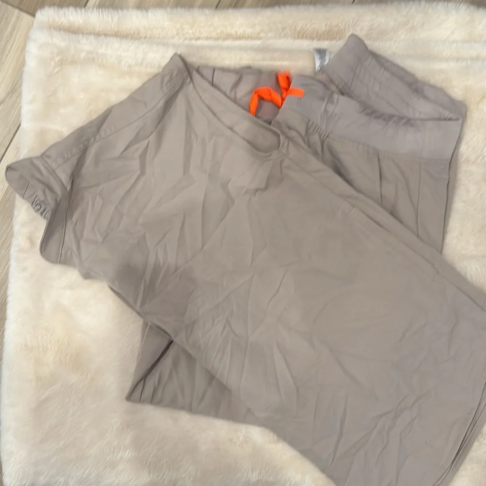 Figs Uniform! Large Tops and XL Bottoms - Picture 3 of 3